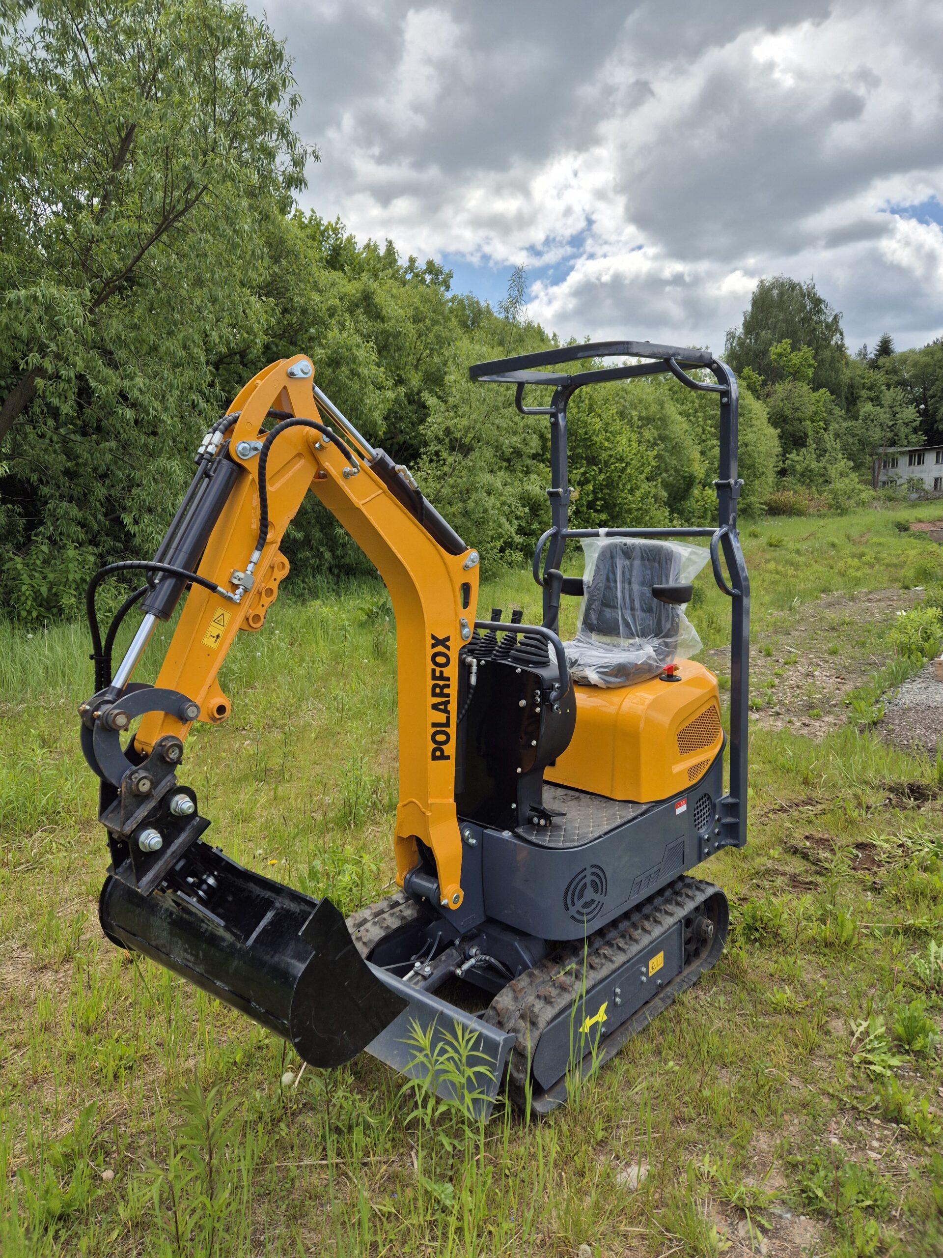 Pásové minirypadlo bez kabiny 1t (NM-E12)